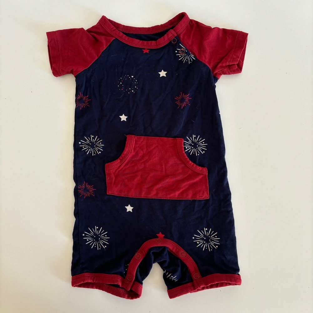 Kyte Baby Short Sleeve Snap Romper Shortall 12-18 Mo Fireworks 4th July Red Blue